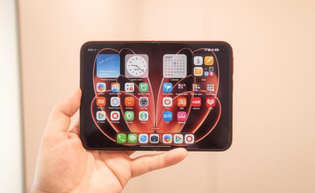 Xiaomi 18 Fold và cuộc đua tạo ra chiếc điện thoại gập dễ dùng hơn